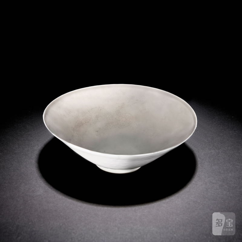 清晚期 白釉暗花盌 | A WHITE-GLAZED ANHUA-DECORATED BOWL - 图1